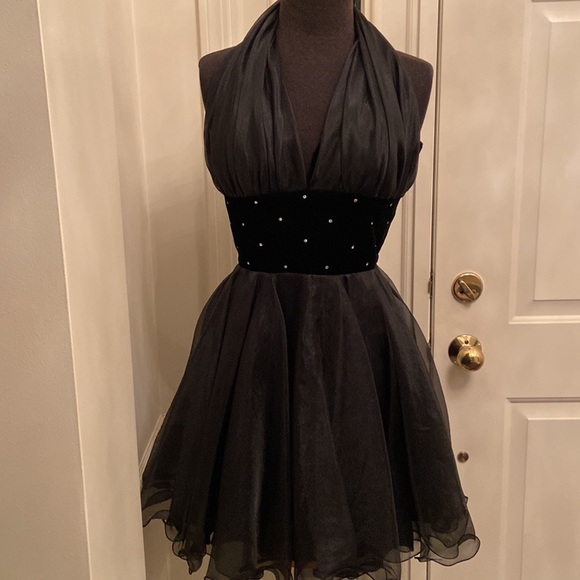 Pin Up Vintage Dress - Picture 4 of 16